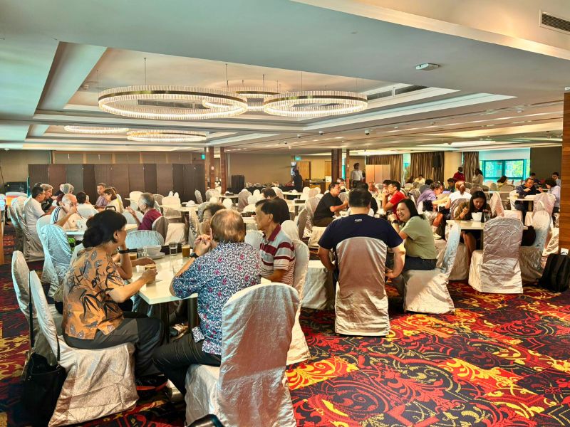 Dining Attire at Poolside Café (Esplanade Ballroom, Level 3)